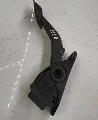 Mitsubishi L200 Accelerator throttle pedal 1600A149