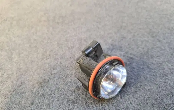BMW X3 E83 Headlight/headlamp bulb 6904048