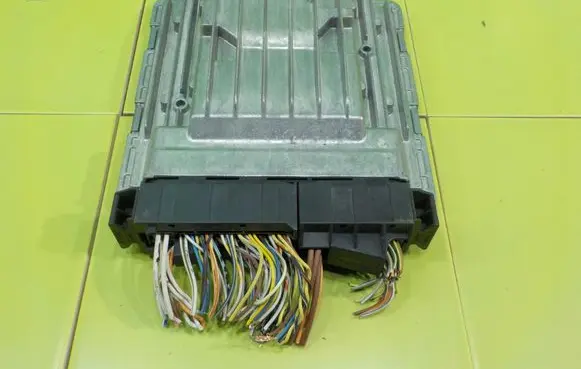 BMW 3 E90 E91 Engine control unit/module 5WK93727 ZP29