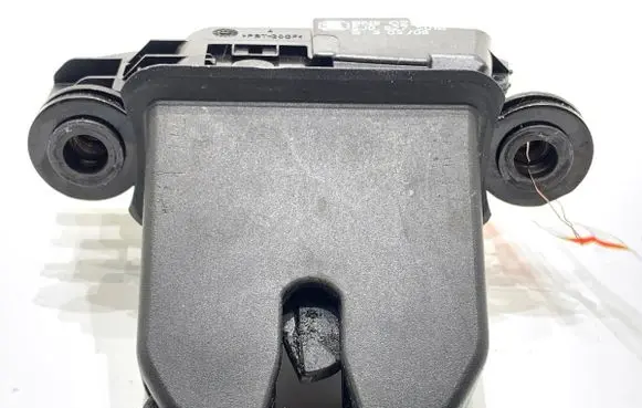 Skoda Fabia Mk2 (5J) Tailgate exterior lock 5J0827501B