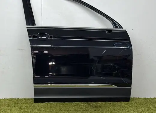 Volkswagen Tiguan Front door 5NA831312C