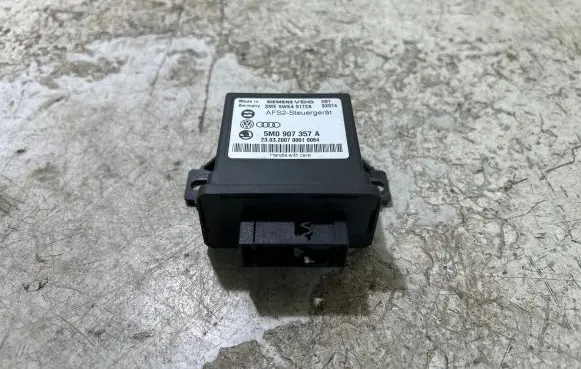 Volkswagen PASSAT B6 Light module LCM 5M0907357A 5WK49172A 23132007000100