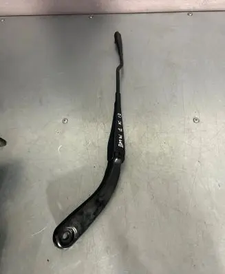 BMW 1 F20 F21 Front wiper blade arm 7239519