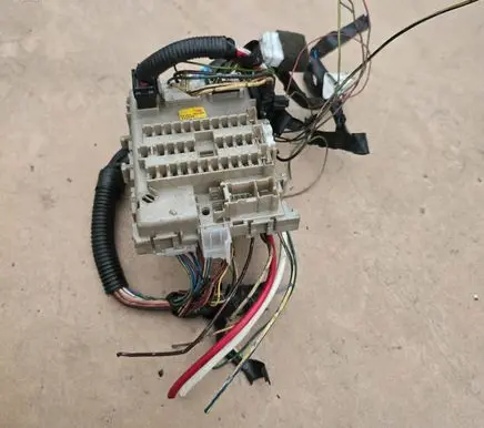 Nissan Almera Tino Fuse box set 243505M300 0425001