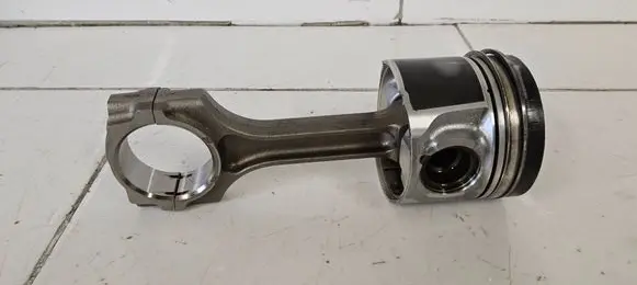 Honda CR-V Piston with connecting rod R3L