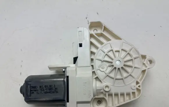 Audi A7 S7 4G Front door window regulator motor 8K0959802B