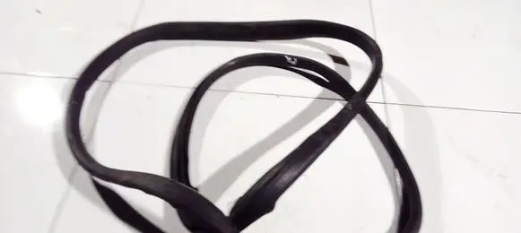 Peugeot 207 Rubber seal front coupe door 