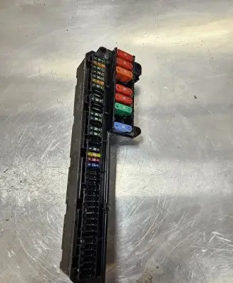 BMW 5 E60 E61 Fuse module 695733001
