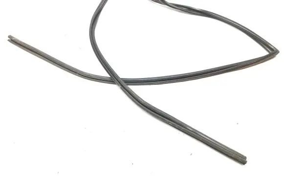 Toyota Land Cruiser (J200) Rubber seal rear door window/glass 