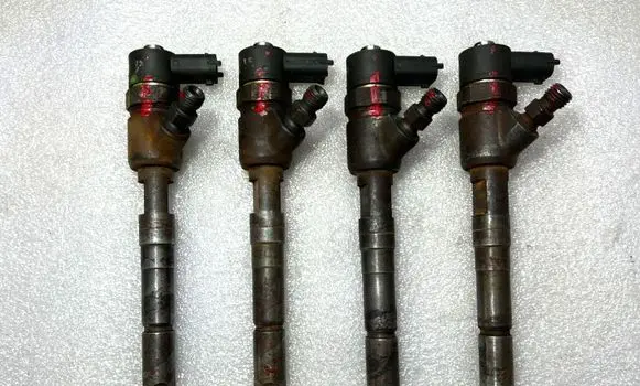 Opel Corsa D Fuel injector 0445110326 93184178