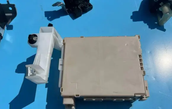 Toyota Aygo AB40 Fuse module 827300H030A 5E310655