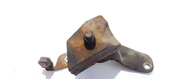 Volvo S60 Engine mounting bracket 2d11