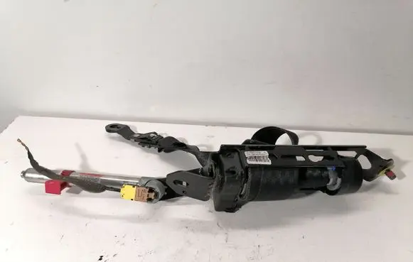 Volvo V70 Front seatbelt 6075637