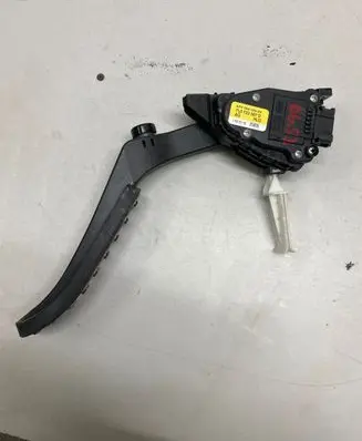 Porsche Cayenne (92A) Accelerator throttle pedal 7L0723507D 6PV00802624