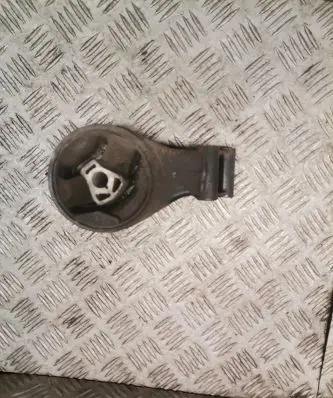 Opel Insignia A Engine mount bracket