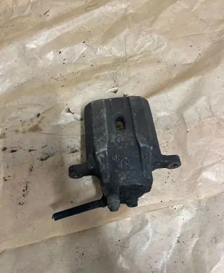 Toyota Prius (XW20) Front brake caliper