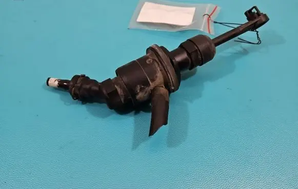 Clutch slave cylinder