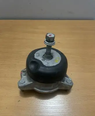 SsangYong Rexton Engine mount bracket