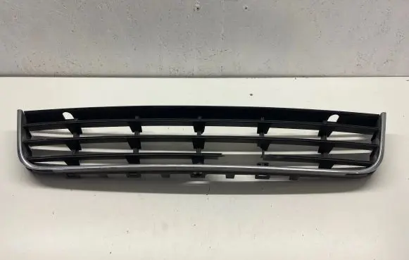 Volkswagen PASSAT B6 Front bumper lower grill 3C0853677