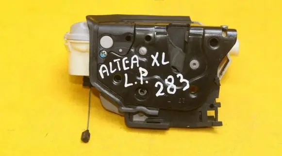 Seat Altea XL Front door lock 1P1837015