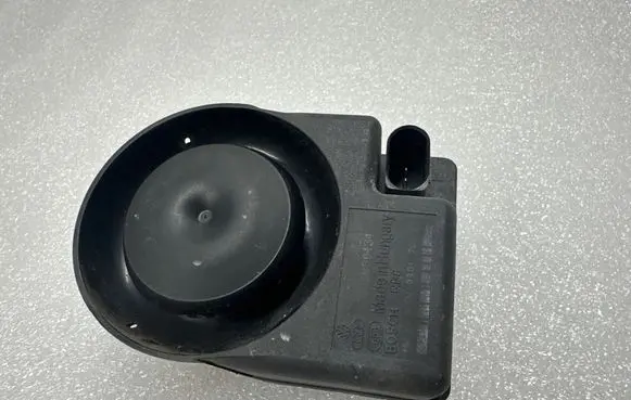 Volkswagen Touareg I Alarm system siren 