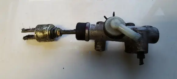 Toyota Previa (XR30, XR40) II Clutch master cylinder