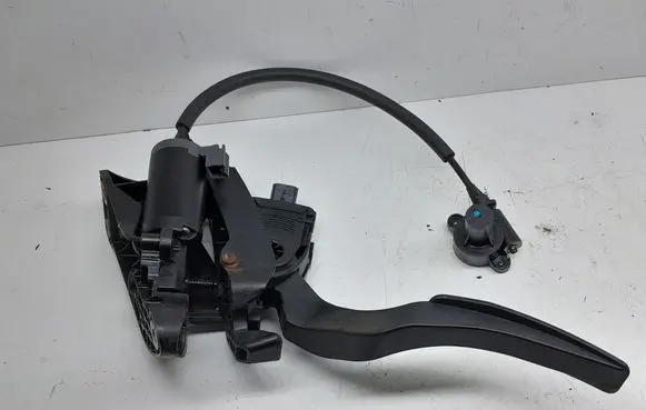 Lancia Thema Accelerator throttle pedal 04861716AB