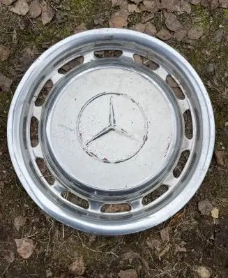 Mercedes-Benz 200 300 W123 R14 wheel hub/cap/trim 
