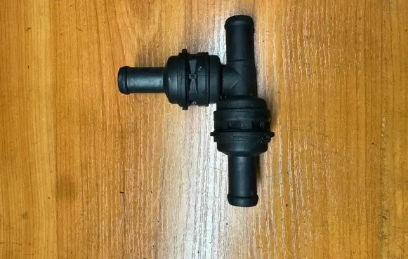 BMW 5 E39 Engine coolant pipe/hose 85622B