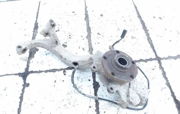Volkswagen PASSAT B5 Front wheel hub spindle knuckle 8D0407258T