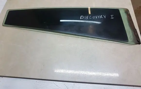 Land Rover Discovery Rear vent window glass 