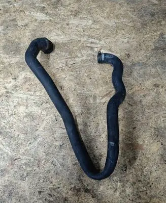 Coolant pipe/hose