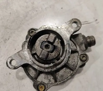 Renault Laguna II Vacuum pump 8200102535