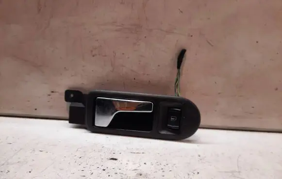 Volkswagen PASSAT B5 Front door interior handle 3B1837114