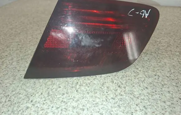 BMW 3 E92 E93 Tailgate rear/tail lights 7162300 480302 HE92T2R