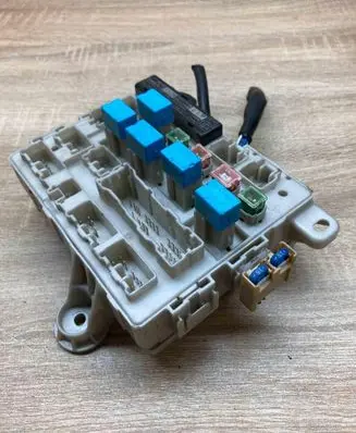 Toyota Previa (XR30, XR40) II Fuse module 8922128150