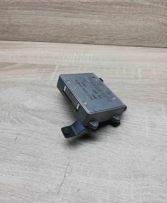 Audi A6 S6 C6 4F Aerial antenna amplifier 8E0035456B