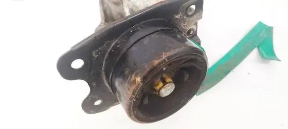 Chevrolet Captiva Engine mount bracket 