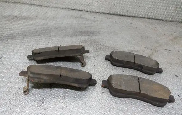 Toyota Avensis T250 Brake pads (front) 