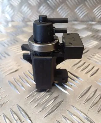 BMW X3 E83 Turbo solenoid valve 72279600 2247906 03T017