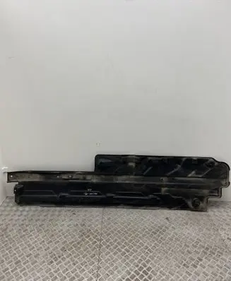 Mercedes-Benz C AMG W204 Center/middle under tray cover A2046100708