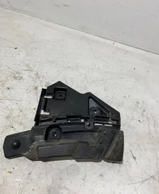 Volvo C30 Fender mounting bracket 31214885