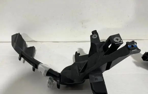 Audi Q5 SQ5 Headlight/headlamp mounting bracket 80A805608B