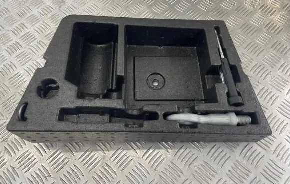 Volkswagen Touareg II Tool box 7P6012112D