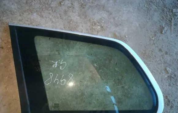 Volvo XC90 Rear side window