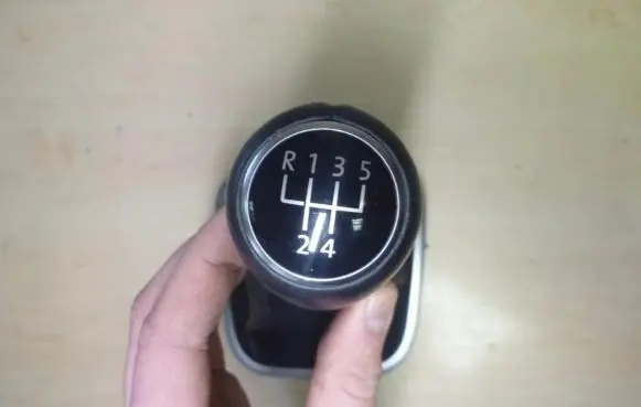 Volkswagen Polo V 6R Gear shifter/selector 6R0711456B I1215