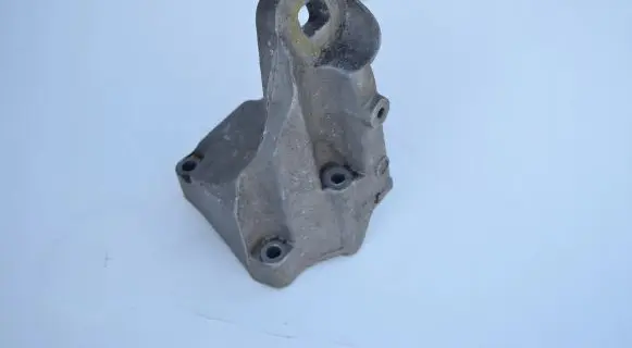 Audi A6 S6 C4 4A Engine mounting bracket 4A0199307G
