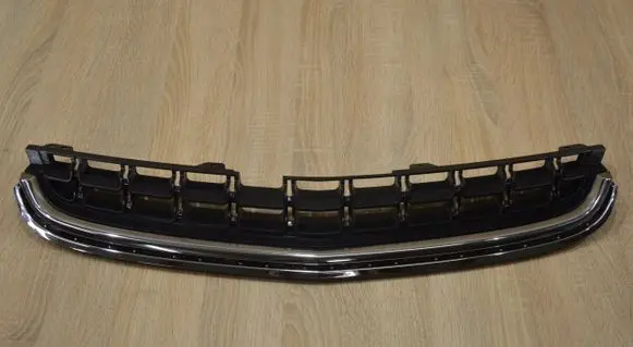 Opel Antara Front bumper upper radiator grill