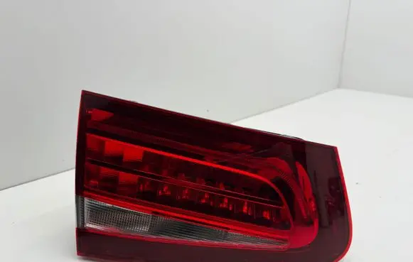 Tailgate rear/tail lights
