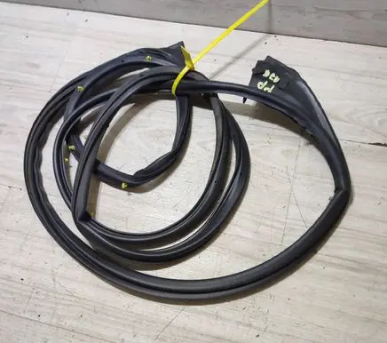 Jeep Grand Cherokee Front door rubber seal 5302